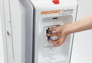 ワンタッチ装着・着脱できる患者ライン接続ポート